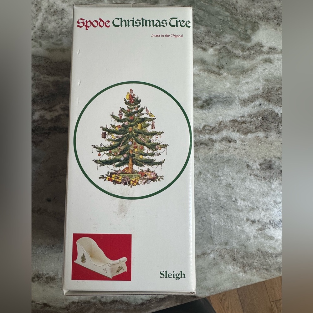 Spode Christmas Tree Sleigh Box with Red and Green Accents - Picture 2 of 5